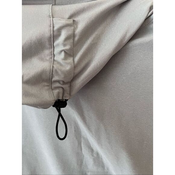 Vuori men's uluwatu water hoodie in color platinum Heather size Medium - Picture 6 of 7